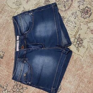 YMI WannaBettaButt Mid-Rise 2.5" Inseam Stretchy Denim Shorts Size 9